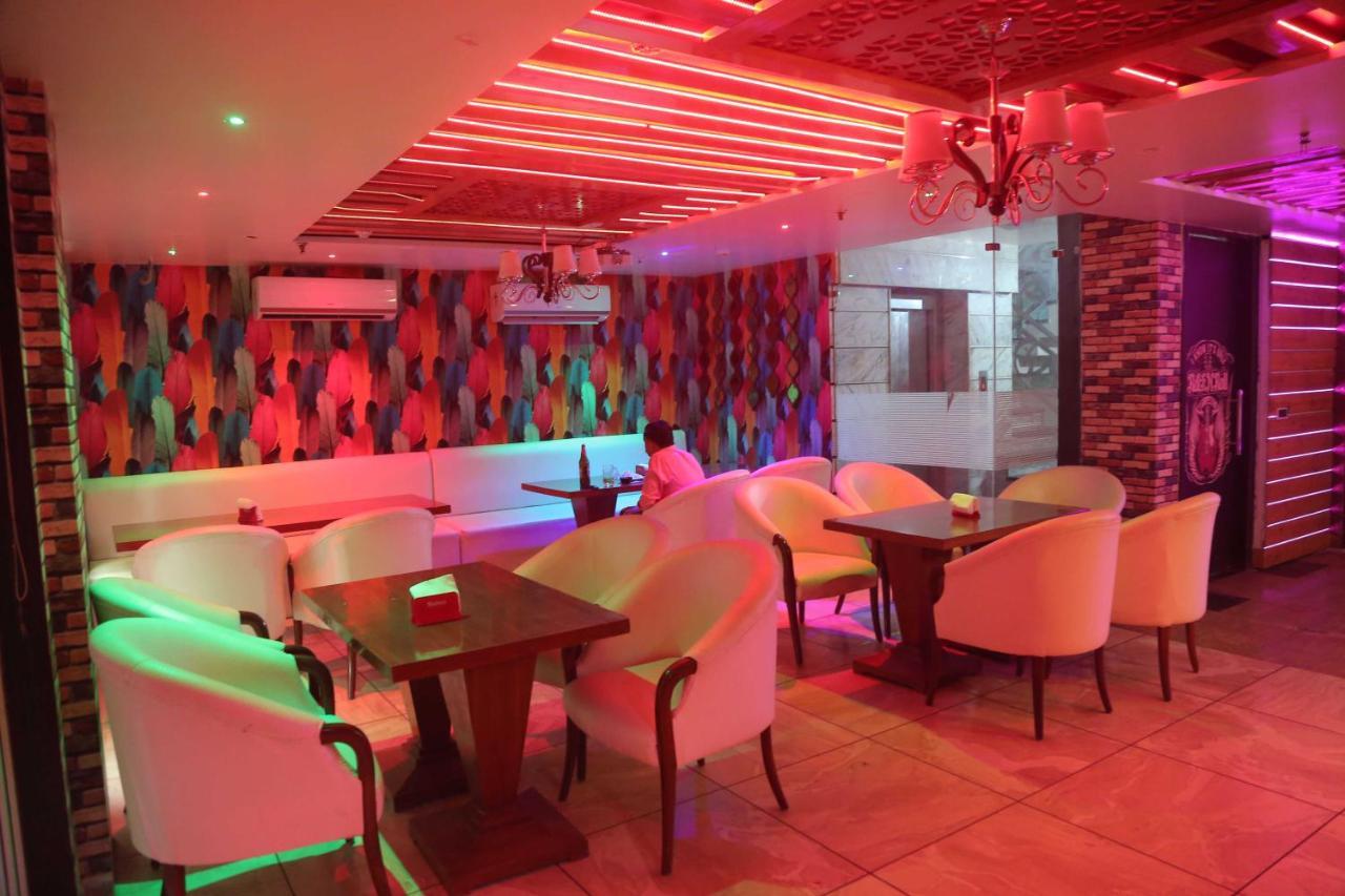 Leeway Hotel New Delhi Exterior photo